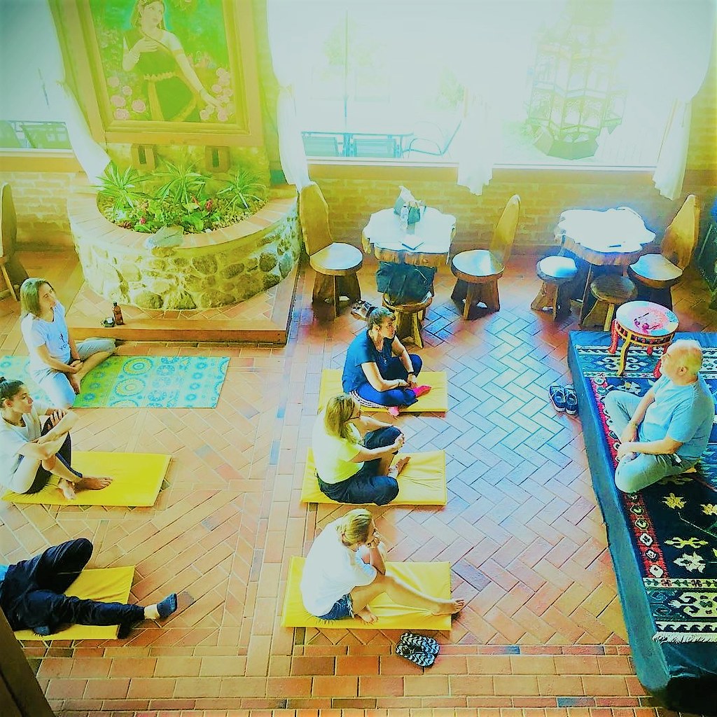 confraria-vegana---yoga-12-by-cv_52163990504_l.jpg