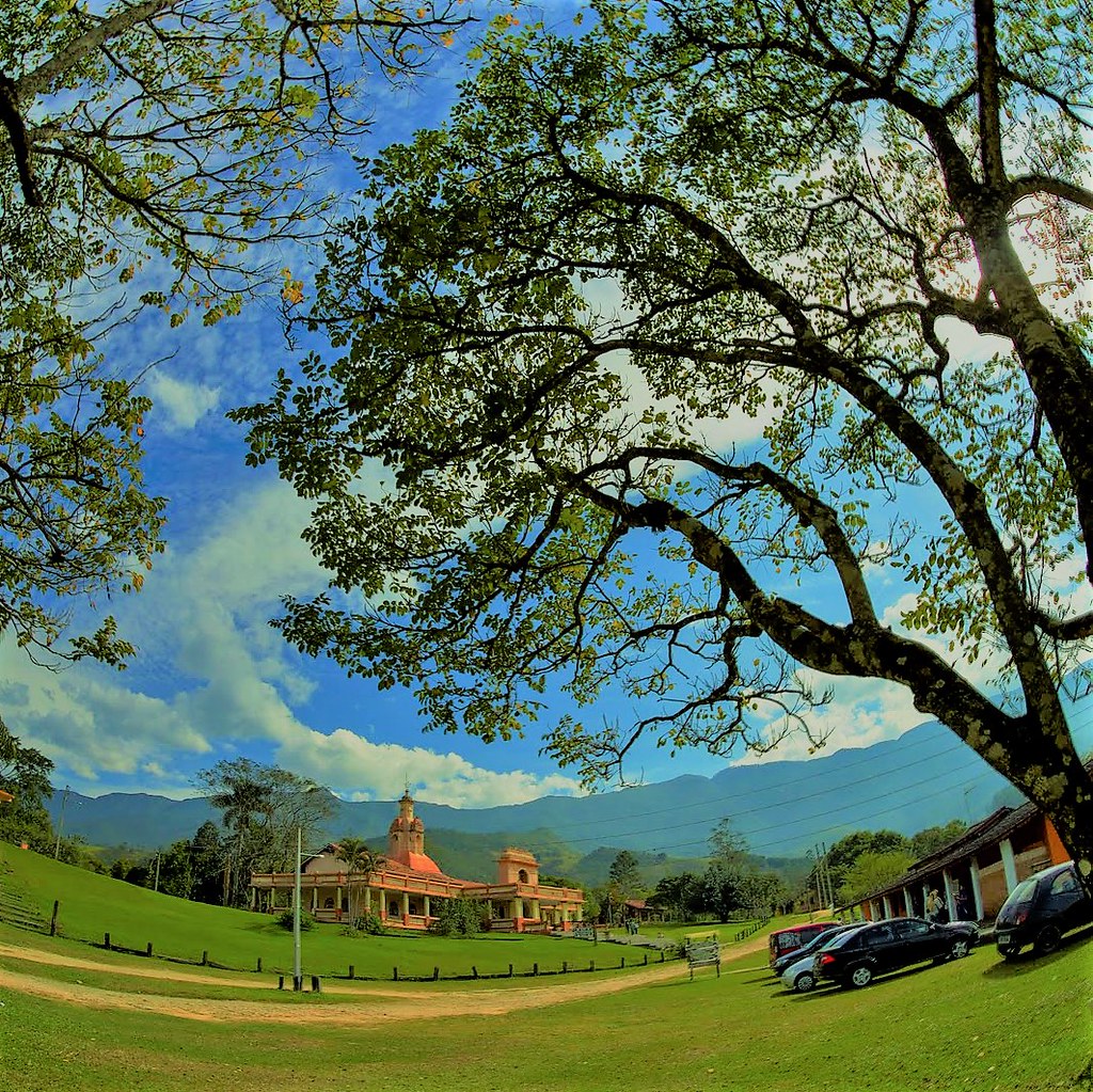 nova-gokula---templo-by-studioart_52163753583_l.jpg